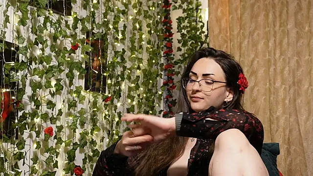 NaughtYHomemadE online show from July 16, 2026, 12:13 pm