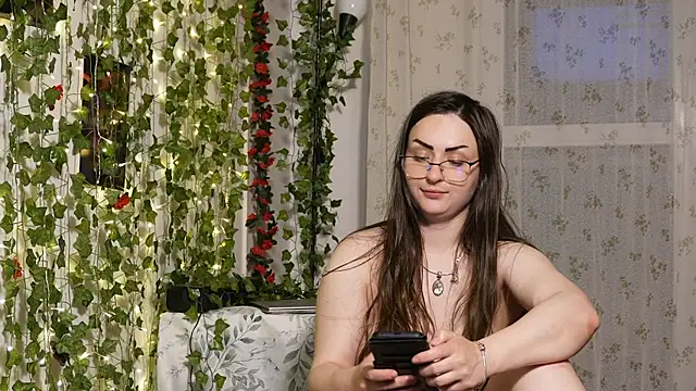 Snapshot of NaughtYHomemadE chatting on May 17, 2026, 6:52 pm NaughtYHomemadE online show from May 17, 2026, 6:52 pm