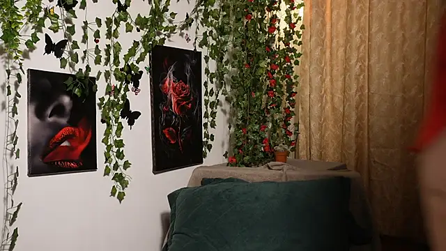 Snapshot of NaughtYHomemadE chatting on October 8, 2025, 3:35 pm NaughtYHomemadE online show from October 8, 2025, 3:35 pm