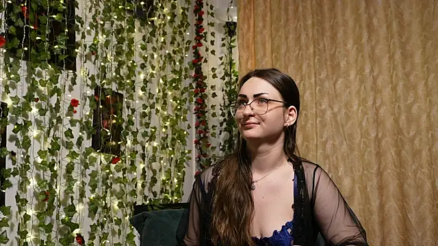 NaughtYHomemadE online show from June 17, 2026, 11:20 am
