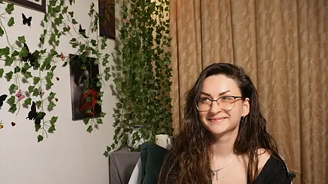 Snapshot of NaughtYHomemadE chatting on September 11, 2025, 1:05 am NaughtYHomemadE online show from September 11, 2025, 1:05 am