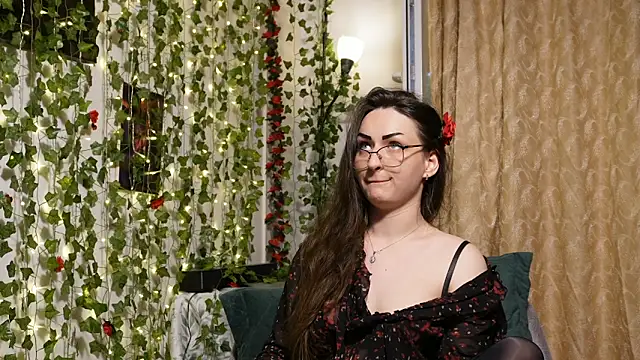NaughtYHomemadE online show from June 12, 2026, 1:09 pm