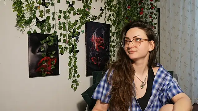 Snapshot of NaughtYHomemadE chatting on October 21, 2025, 12:04 pm NaughtYHomemadE online show from October 21, 2025, 12:04 pm