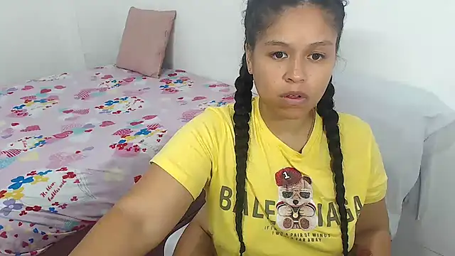 Snapshot of Hazel_donna chatting on May 12, 2026, 2:30 am Hazel donna online show from May 12, 2026, 2:30 am