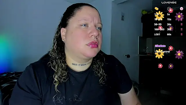 Snapshot of mariana_maze chatting on March 9, 2025, 11:14 pm mariana maze online show from March 9, 2025, 11:14 pm