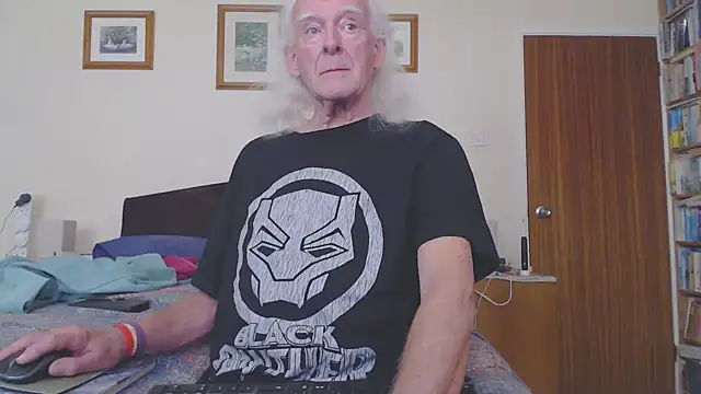 Snapshot of WaverlyKernow chatting on March 26, 2026, 2:15 pm WaverlyKernow online show from March 26, 2026, 2:15 pm