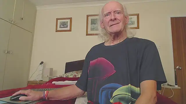 Snapshot of WaverlyKernow chatting on November 21, 2025, 3:11 pm WaverlyKernow online show from November 21, 2025, 3:11 pm