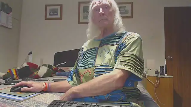 Snapshot of WaverlyKernow chatting on March 15, 2026, 3:41 pm WaverlyKernow online show from March 15, 2026, 3:41 pm