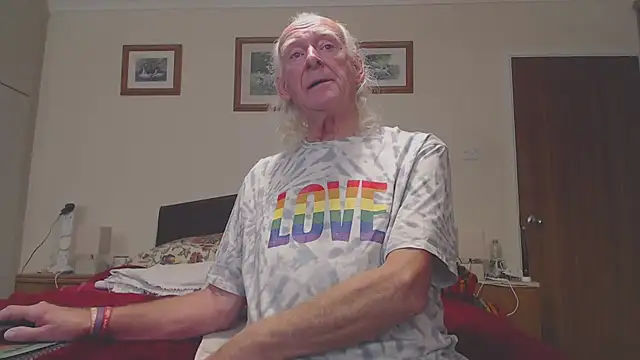 Snapshot of WaverlyKernow chatting on November 23, 2025, 2:05 pm WaverlyKernow online show from November 23, 2025, 2:05 pm