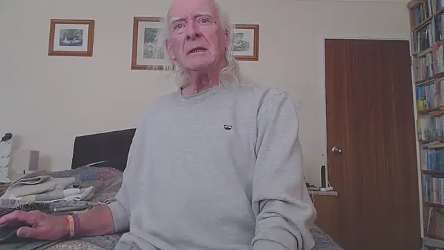 Snapshot of WaverlyKernow chatting on March 9, 2026, 1:03 pm WaverlyKernow online show from March 9, 2026, 1:03 pm