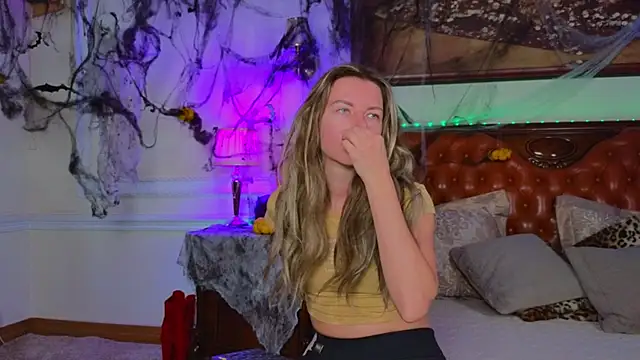 Snapshot of Real_Tini chatting on November 3, 2025, 6:07 am Real Tini online show from November 3, 2025, 6:07 am