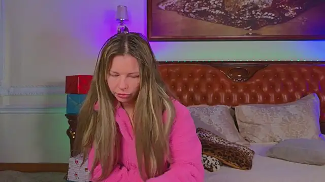 Snapshot of Real_Tini chatting on December 15, 2025, 6:19 am Real Tini online show from December 15, 2025, 6:19 am