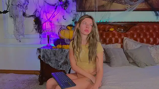 Snapshot of Real_Tini chatting on October 28, 2025, 6:12 am Real Tini online show from October 28, 2025, 6:12 am