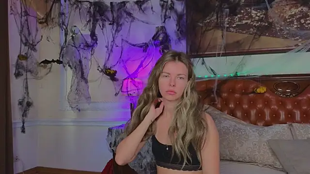 Snapshot of Real_Tini chatting on October 31, 2025, 5:59 am Real Tini online show from October 31, 2025, 5:59 am