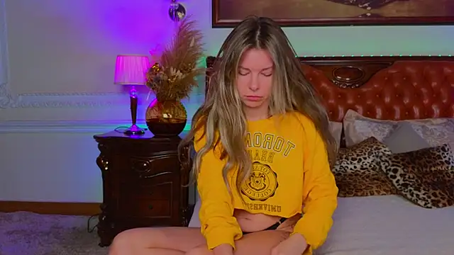 Snapshot of Real_Tini chatting on November 21, 2025, 6:12 am Real Tini online show from November 21, 2025, 6:12 am