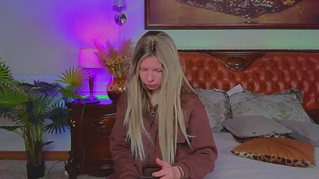 Real Tini online show from February 5, 2026, 6:42 am