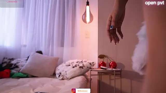 Snapshot of lilith__rosse chatting on December 2, 2025, 11:45 am lilith rosse online show from December 2, 2025, 11:45 am