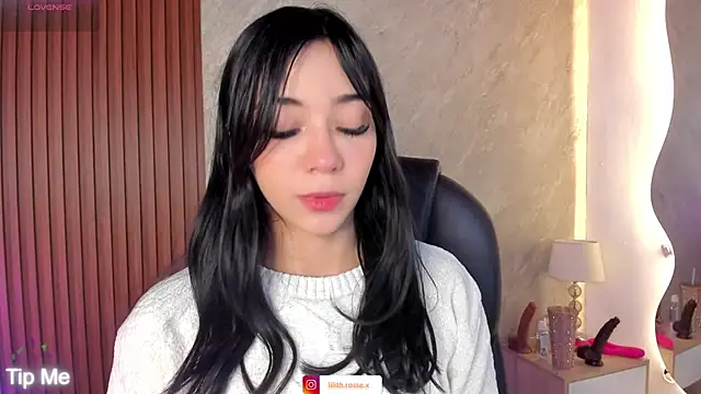 Snapshot of lilith__rosse chatting on October 22, 2025, 12:37 pm lilith rosse online show from October 22, 2025, 12:37 pm