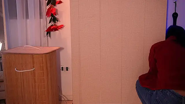 Snapshot of lilith__rosse chatting on December 18, 2025, 12:42 pm lilith rosse online show from December 18, 2025, 12:42 pm