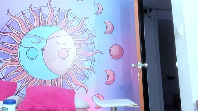 luna hoott online show from April 18, 2026, 7:07 pm