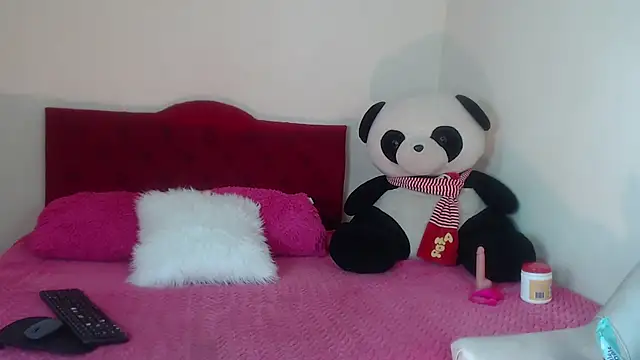 luna hoott online show from March 22, 2025, 8:37 pm