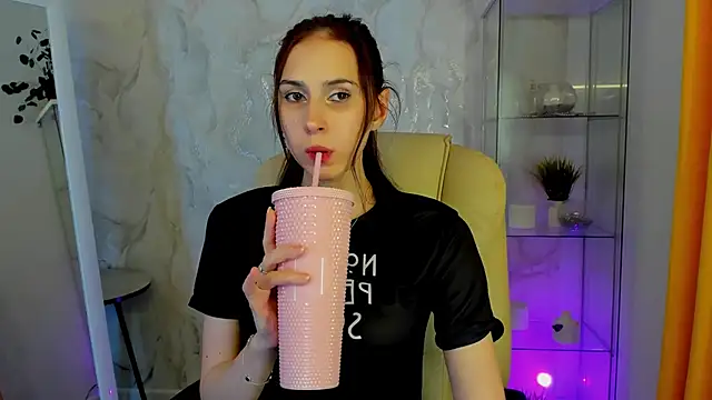 ArmiEri online show from November 9, 2025, 6:34 pm