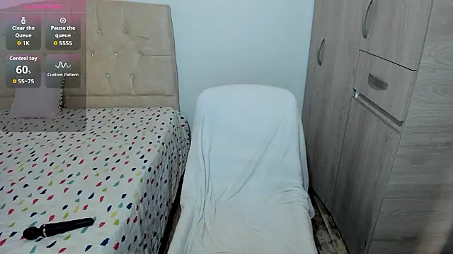 Snapshot of emily1_ chatting on February 10, 2026, 12:15 pm emily1 online show from February 10, 2026, 12:15 pm