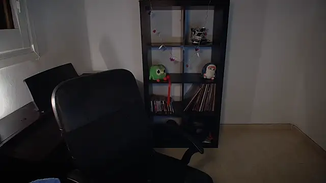 Windy butterfly online show from November 3, 2025, 6:55 pm