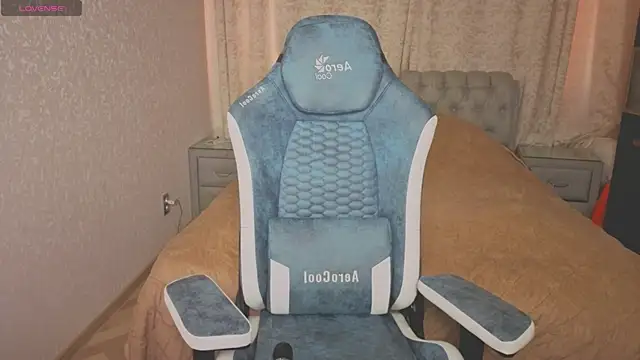 rocky foxy online show from September 12, 2025, 2:17 pm