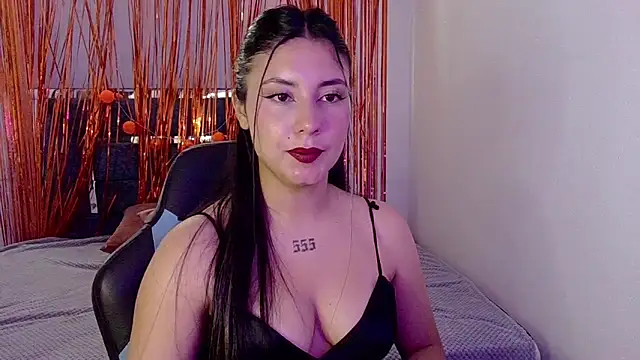 Lia 14  online show from December 5, 2025, 6:06 pm