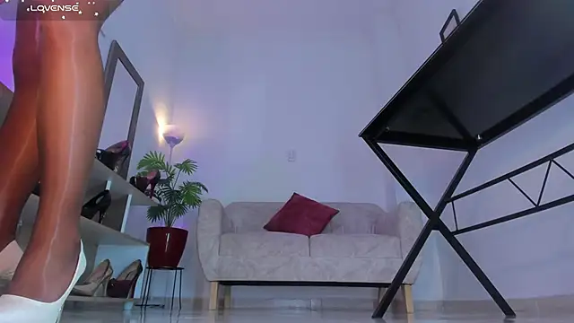 Snapshot of Katherinlevinee1 chatting on October 1, 2025, 12:20 pm Katherinlevinee1 online show from October 1, 2025, 12:20 pm