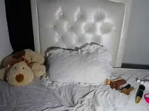 milk azahara online show from November 24, 2025, 6:24 am