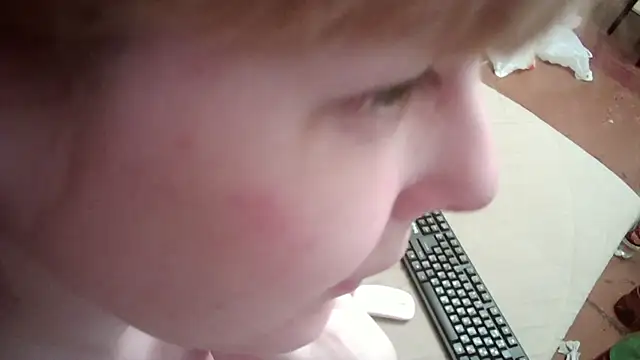 Snapshot of Kerasta chatting on February 28, 2025, 8:28 pm Kerasta online show from February 28, 2025, 8:28 pm