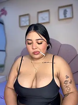 Snapshot of Emily_cooper20 chatting on October 29, 2025, 12:20 am Emily cooper20 online show from October 29, 2025, 12:20 am