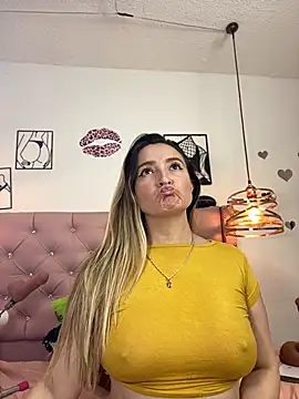 Snapshot of antonella87 chatting on October 24, 2025, 9:25 pm antonella87 online show from October 24, 2025, 9:25 pm