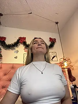 Snapshot of antonella87 chatting on December 15, 2025, 9:42 pm antonella87 online show from December 15, 2025, 9:42 pm