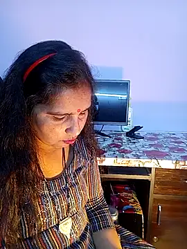 Snapshot of reemacouple007 chatting on February 10, 2026, 8:35 am reemacouple007 online show from February 10, 2026, 8:35 am