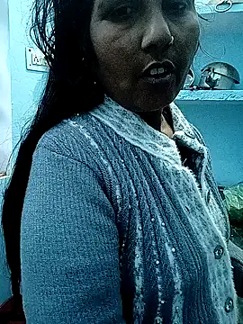 Snapshot of reemacouple007 chatting on December 23, 2025, 6:34 am reemacouple007 online show from December 23, 2025, 6:34 am