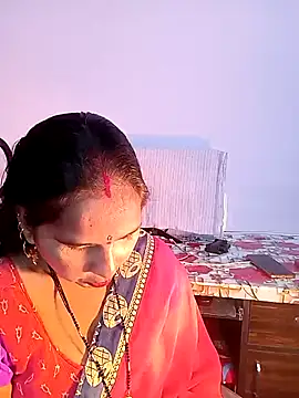 Snapshot of reemacouple007 chatting on February 8, 2026, 8:45 am reemacouple007 online show from February 8, 2026, 8:45 am