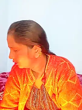 Snapshot of reemacouple007 chatting on December 18, 2025, 7:40 pm reemacouple007 online show from December 18, 2025, 7:40 pm