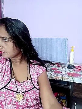 Snapshot of reemacouple007 chatting on February 17, 2026, 9:28 am reemacouple007 online show from February 17, 2026, 9:28 am