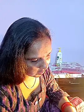 Snapshot of reemacouple007 chatting on February 2, 2026, 8:13 am reemacouple007 online show from February 2, 2026, 8:13 am