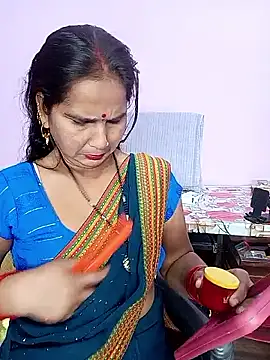 Snapshot of reemacouple007 chatting on February 9, 2026, 8:23 am reemacouple007 online show from February 9, 2026, 8:23 am