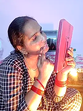 Snapshot of reemacouple007 chatting on February 1, 2026, 8:23 am reemacouple007 online show from February 1, 2026, 8:23 am