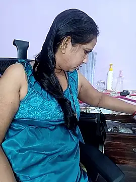 Snapshot of reemacouple007 chatting on April 18, 2026, 7:11 am reemacouple007 online show from April 18, 2026, 7:11 am