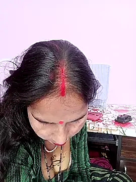 Snapshot of reemacouple007 chatting on February 4, 2026, 6:52 am reemacouple007 online show from February 4, 2026, 6:52 am