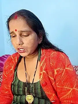 Snapshot of reemacouple007 chatting on December 19, 2025, 7:44 am reemacouple007 online show from December 19, 2025, 7:44 am