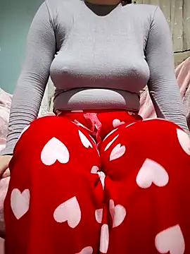 Snapshot of Elaa_Su chatting on December 15, 2025, 4:35 pm Elaa Su online show from December 15, 2025, 4:35 pm