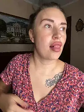 Snapshot of Roxana_Bell chatting on July 27, 2026, 11:17 am Roxana Bell online show from July 27, 2026, 11:17 am