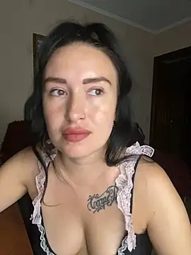 Snapshot of Roxana_Bell chatting on July 7, 2026, 5:27 pm Roxana Bell online show from July 7, 2026, 5:27 pm